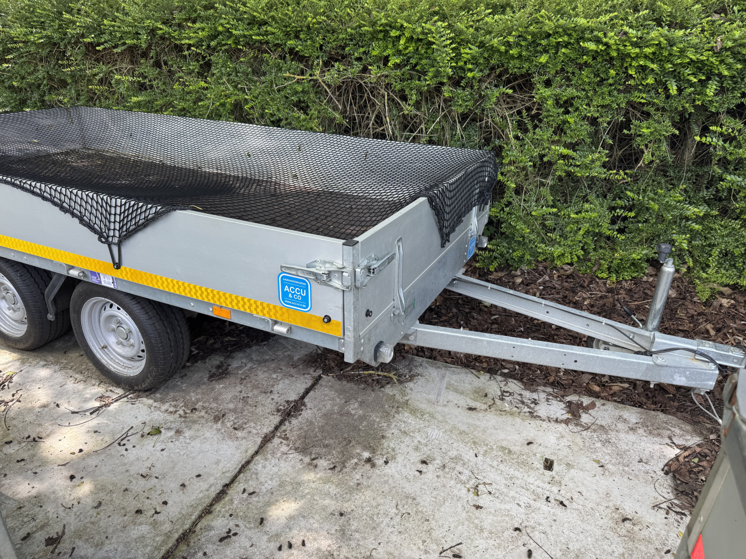 Ongeremde plateau aanhangwagen in nieuwe staat