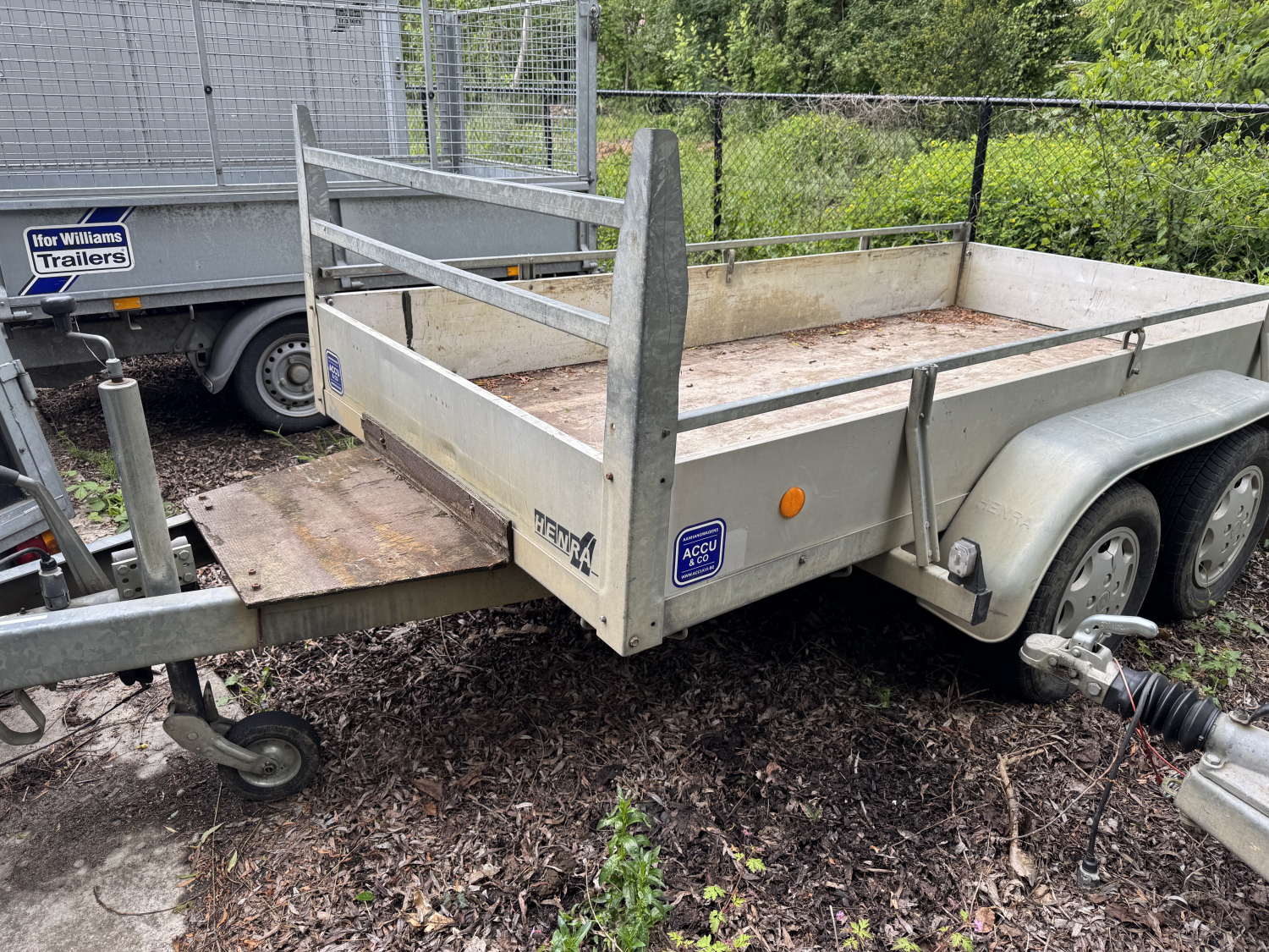 Dubbelas geremde bakaanhangwagen 3m x 1m50
