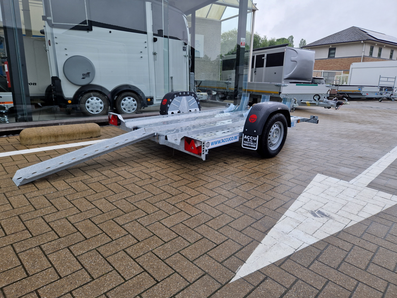 Foto 1 van 7 - BCW motortrailer (1 tot 2 motors) met zeer lage laadvloer, 750 kg
