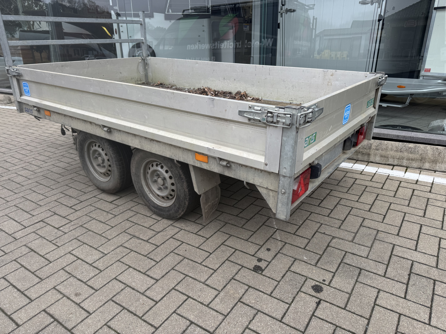 2m70 x 1m50 / Plateau 2000 kg