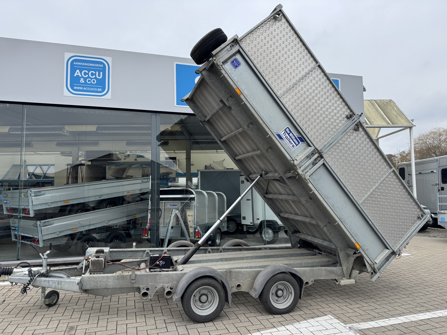 Ifor Williams kipper 3m61 x 1m95 met loofrekken enz.