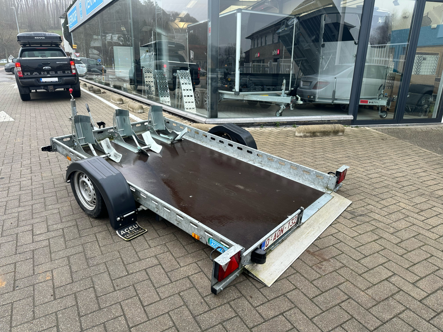 Foto 1 van 8 - Hydraulisch zakbare motortrailer (1 tot 3 motors) / 1400 kg
