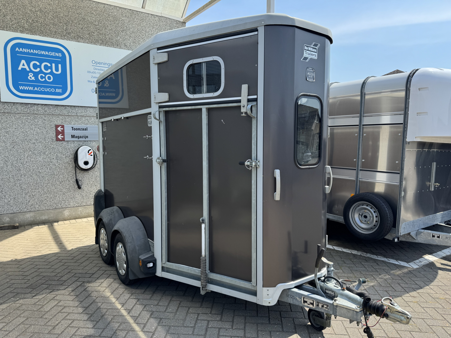 Paardentrailer Ifor Williams HB506 met vooruitloop