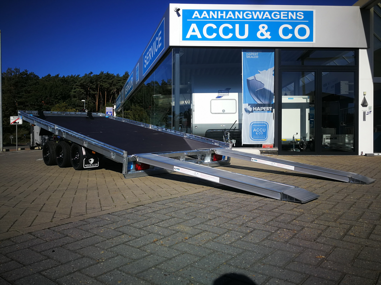 Foto 1 van 4 - Kantelbare autotrailer met handlier 505 x 220 cm / 3500 kg