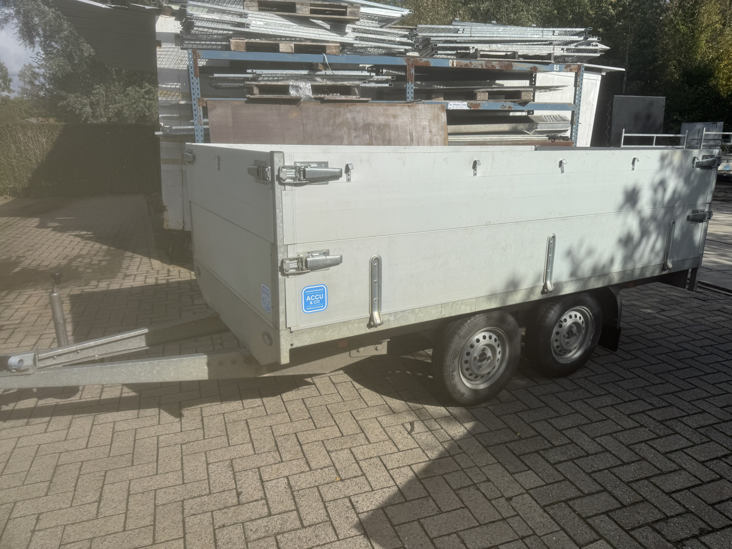 Ongeremde plateau aanhangwagen met opzetborden